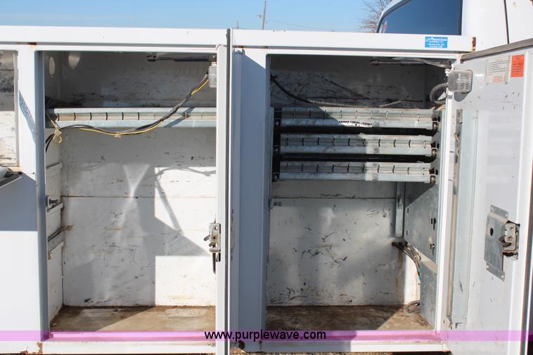 image for item H7847 2006 Ford F550 utility truck