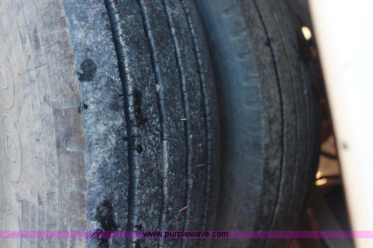 image for item H7847 2006 Ford F550 utility truck