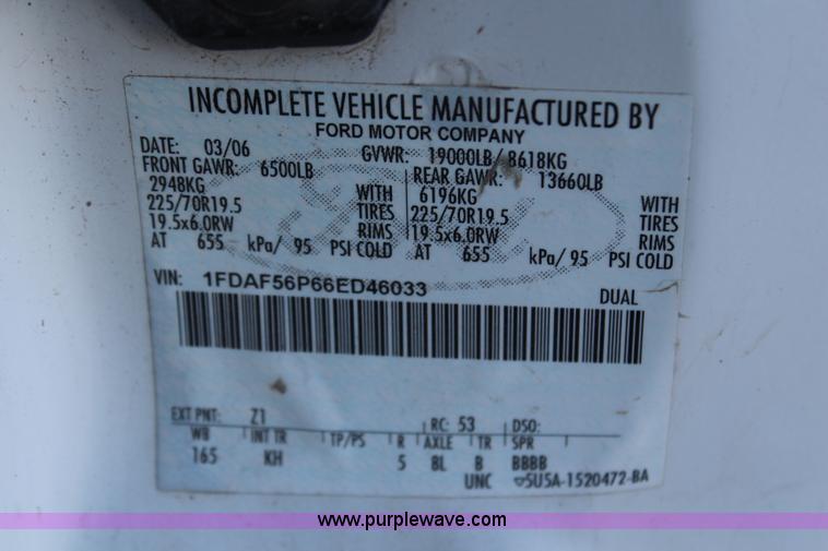 image for item H7847 2006 Ford F550 utility truck