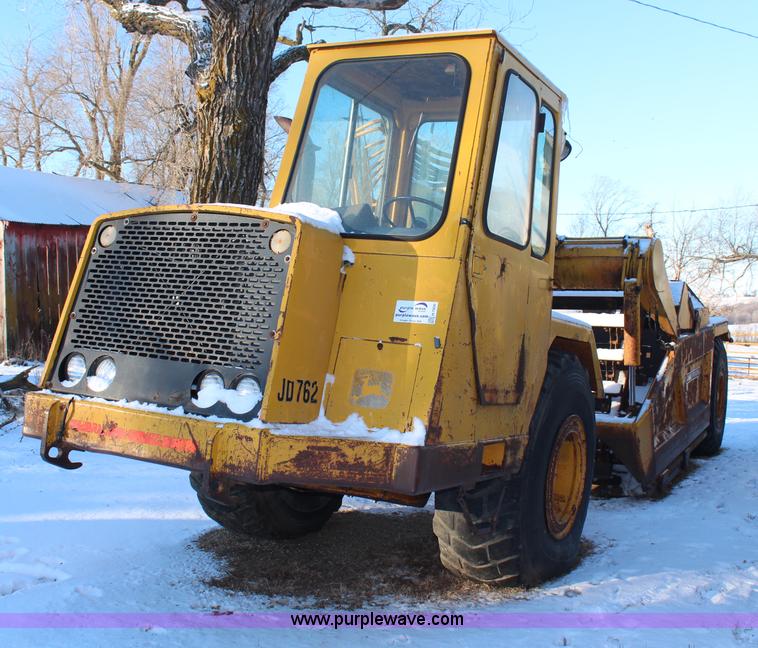 image for item H7856 1978 John Deere 762 scraper
