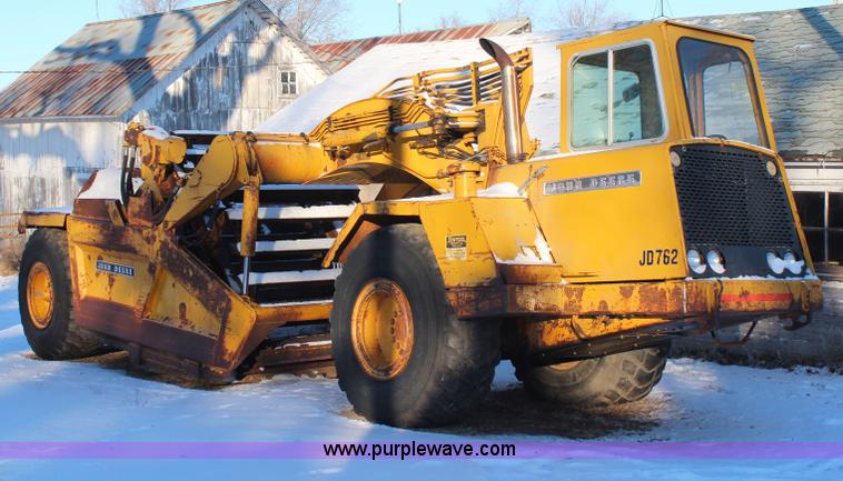 image for item H7856 1978 John Deere 762 scraper