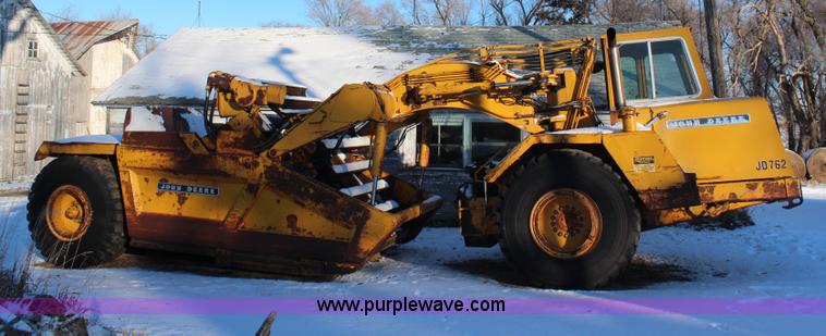 image for item H7856 1978 John Deere 762 scraper