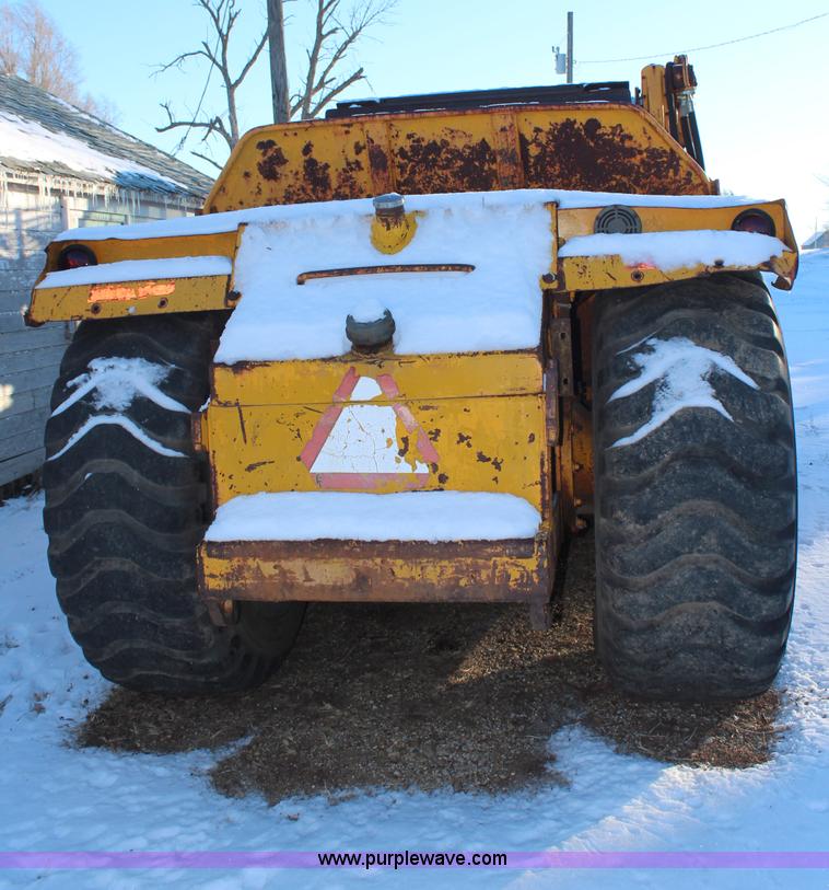 image for item H7856 1978 John Deere 762 scraper