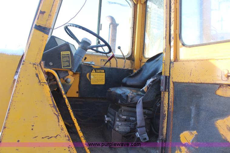 image for item H7856 1978 John Deere 762 scraper