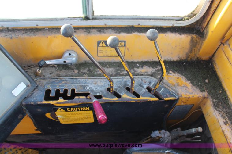 image for item H7856 1978 John Deere 762 scraper