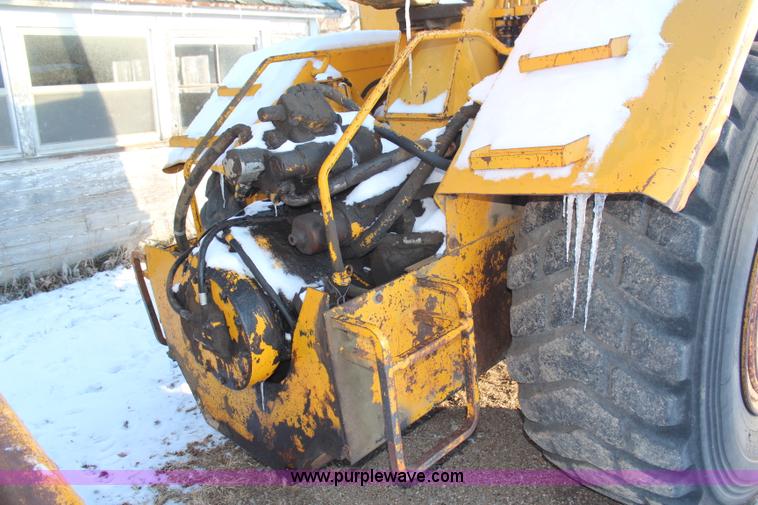 image for item H7856 1978 John Deere 762 scraper