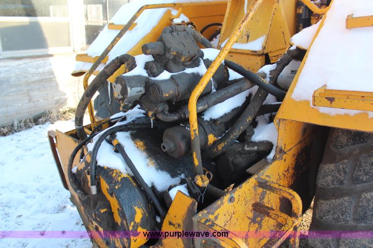 image for item H7856 1978 John Deere 762 scraper