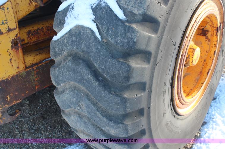 image for item H7856 1978 John Deere 762 scraper