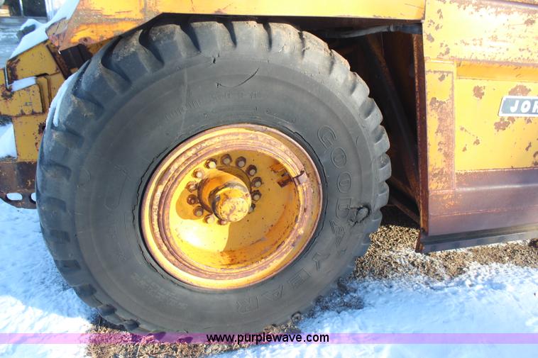 image for item H7856 1978 John Deere 762 scraper