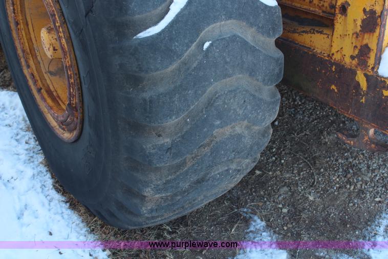 image for item H7856 1978 John Deere 762 scraper