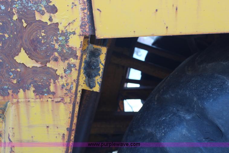 image for item H7856 1978 John Deere 762 scraper