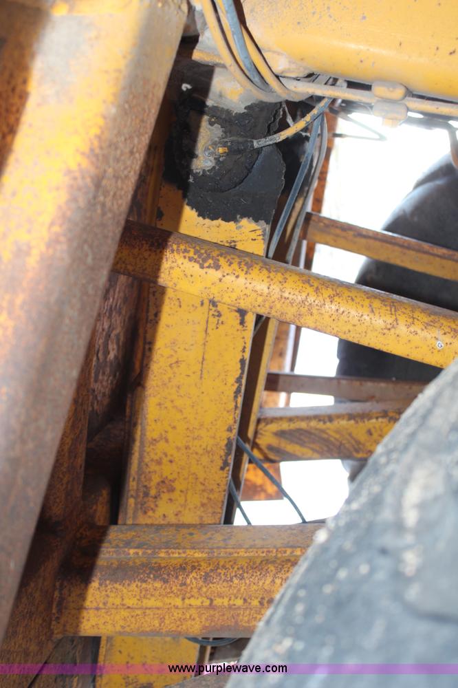 image for item H7856 1978 John Deere 762 scraper