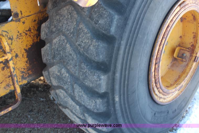 image for item H7856 1978 John Deere 762 scraper