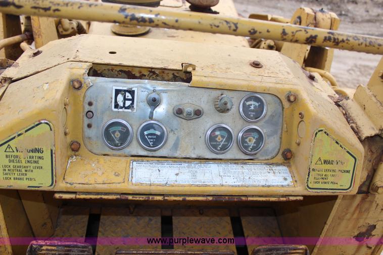 image for item H7882 1968 Caterpillar 951B track loader
