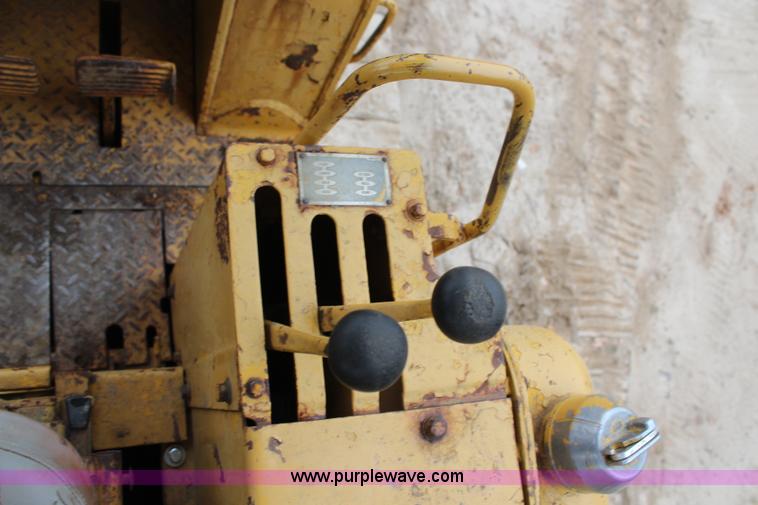 image for item H7882 1968 Caterpillar 951B track loader