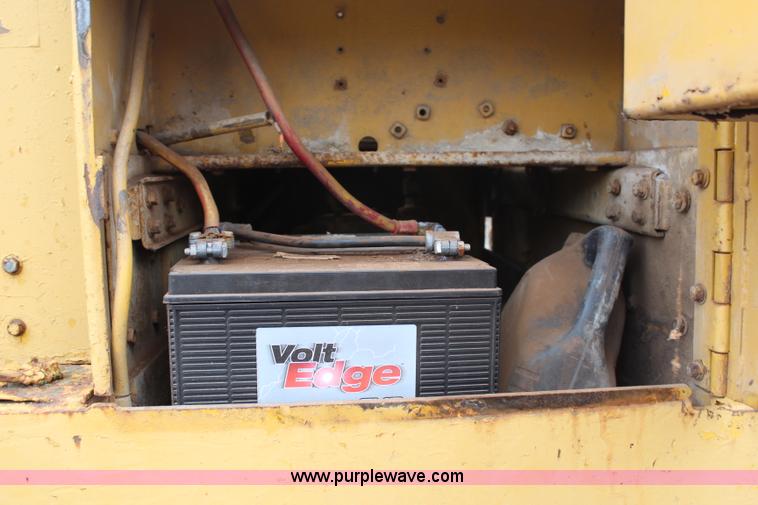 image for item H7882 1968 Caterpillar 951B track loader