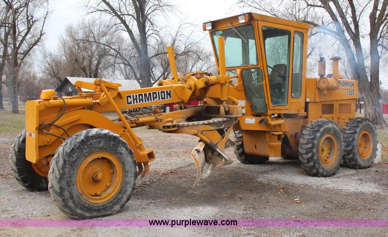image for item H7933 1988 Champion 710A articulated motor grader
