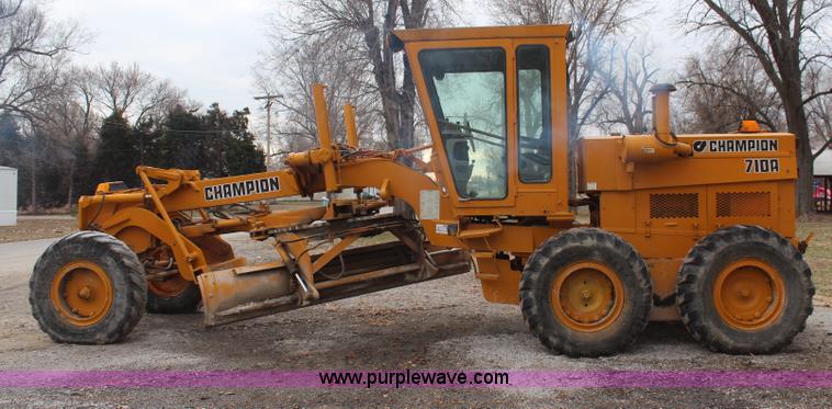 image for item H7933 1988 Champion 710A articulated motor grader