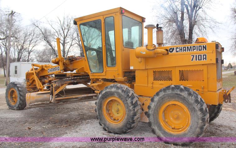 image for item H7933 1988 Champion 710A articulated motor grader