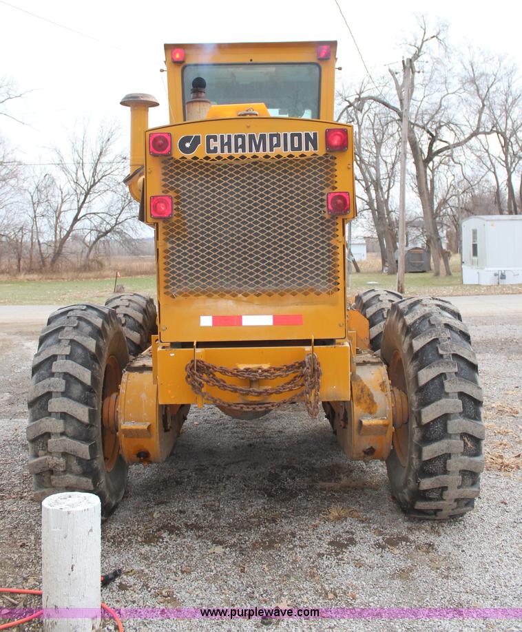image for item H7933 1988 Champion 710A articulated motor grader