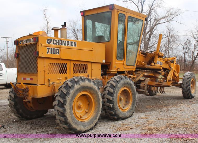 image for item H7933 1988 Champion 710A articulated motor grader