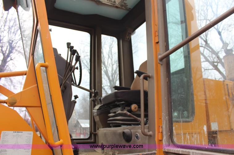 image for item H7933 1988 Champion 710A articulated motor grader