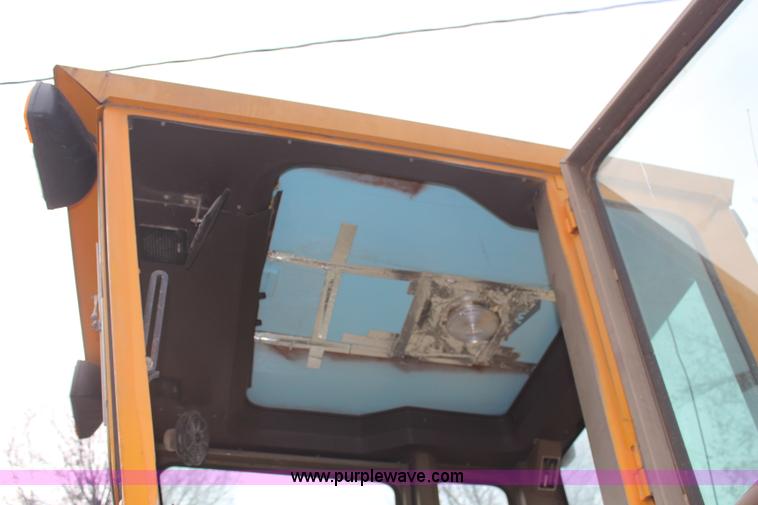 image for item H7933 1988 Champion 710A articulated motor grader