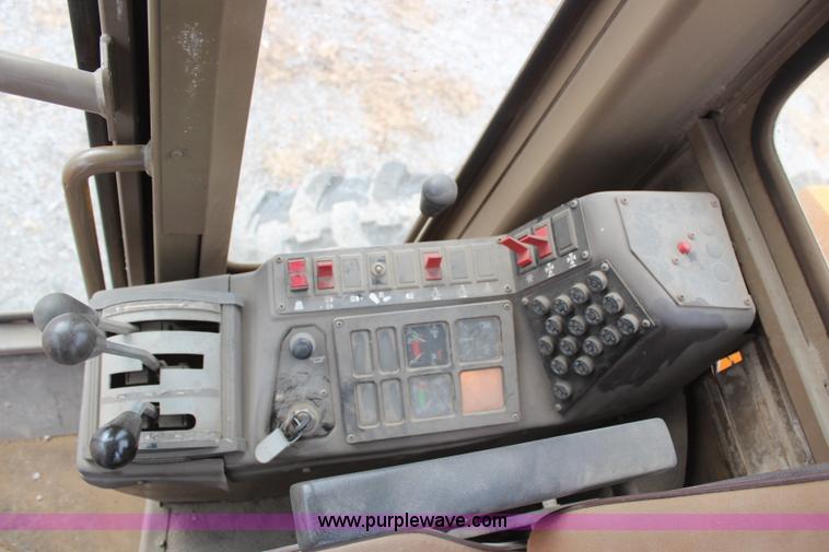 image for item H7933 1988 Champion 710A articulated motor grader