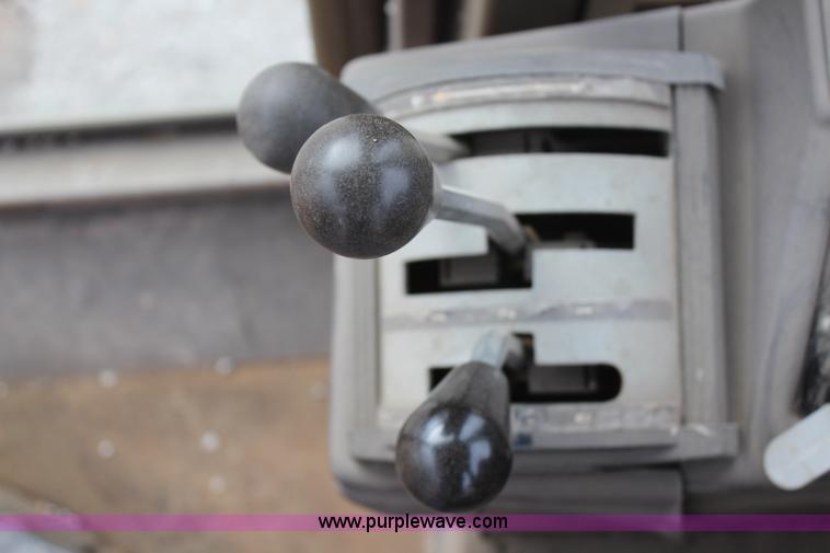 image for item H7933 1988 Champion 710A articulated motor grader