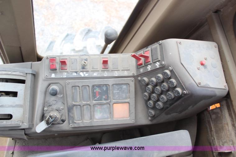 image for item H7933 1988 Champion 710A articulated motor grader