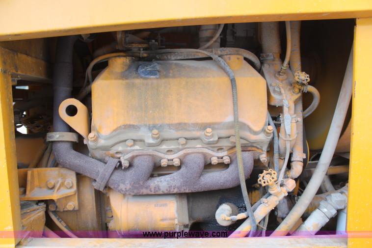 image for item H7933 1988 Champion 710A articulated motor grader
