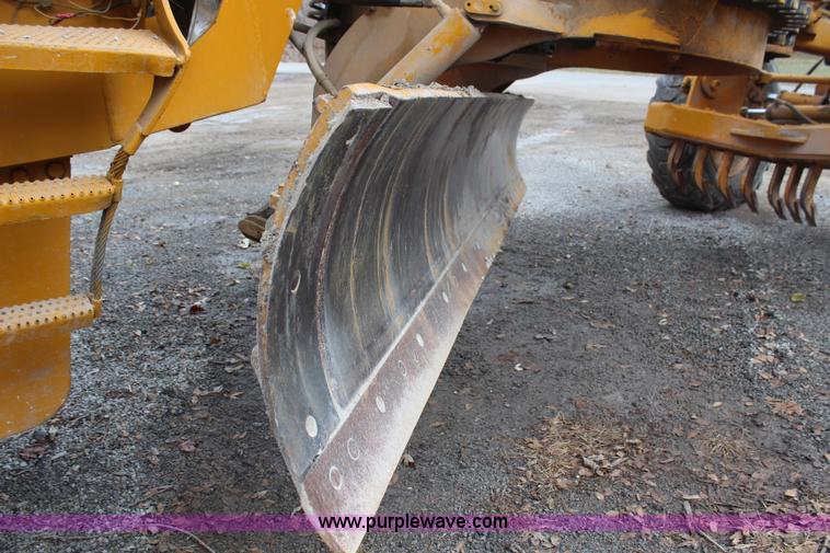 image for item H7933 1988 Champion 710A articulated motor grader