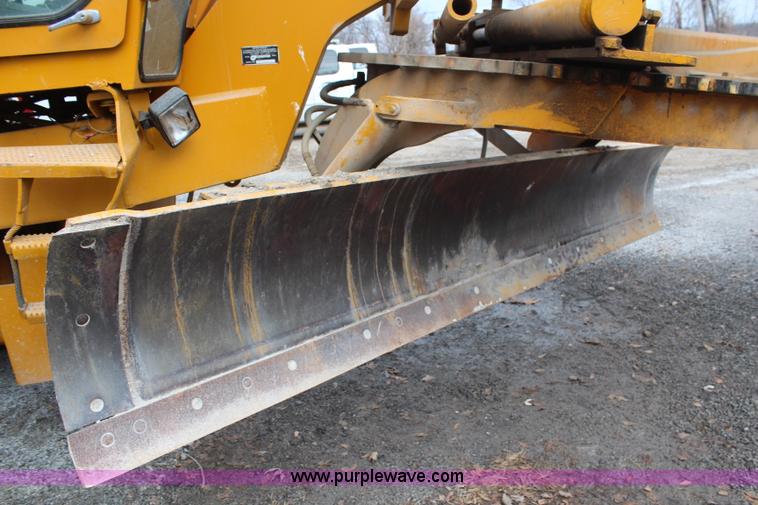 image for item H7933 1988 Champion 710A articulated motor grader