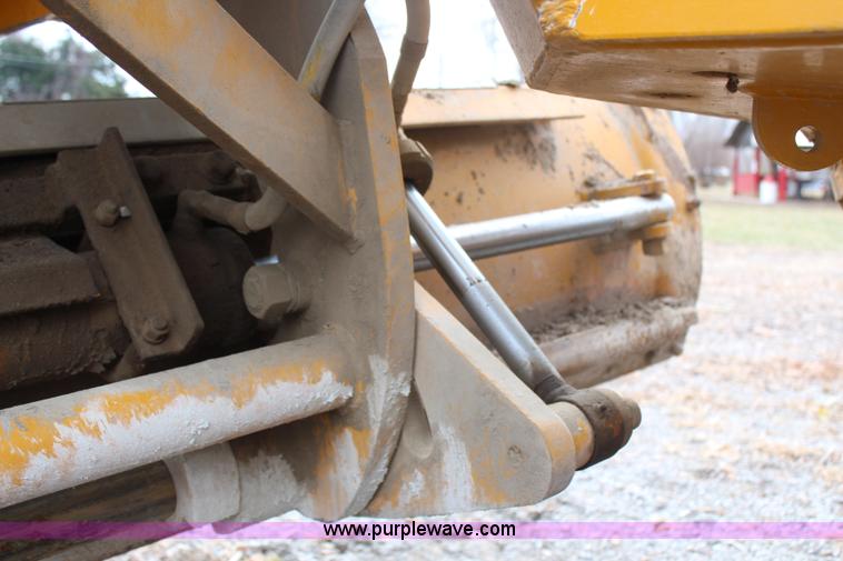 image for item H7933 1988 Champion 710A articulated motor grader