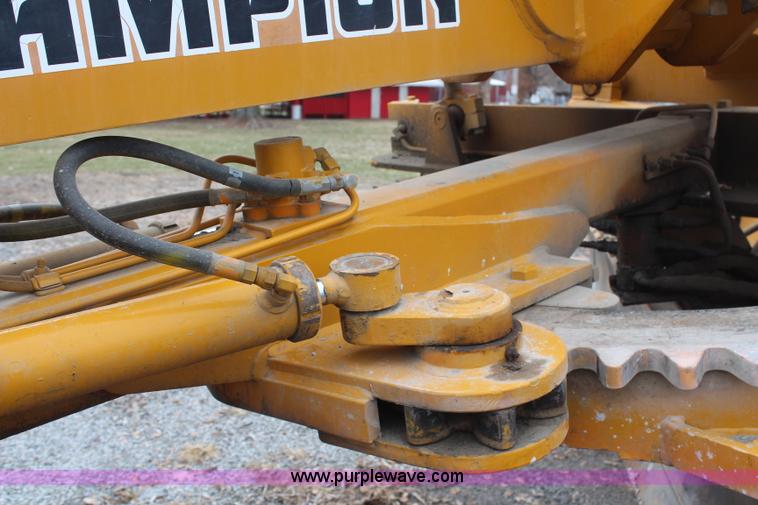 image for item H7933 1988 Champion 710A articulated motor grader
