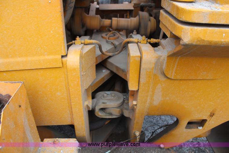 image for item H7933 1988 Champion 710A articulated motor grader