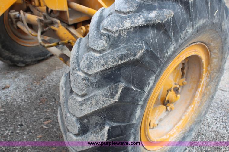 image for item H7933 1988 Champion 710A articulated motor grader