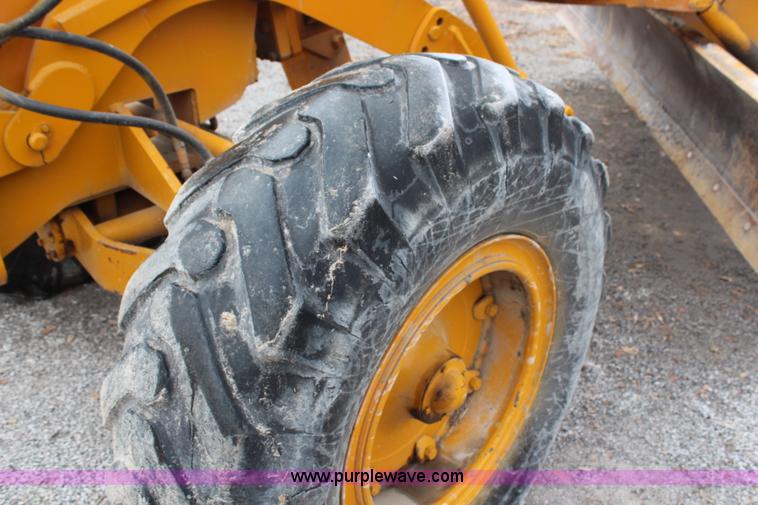 image for item H7933 1988 Champion 710A articulated motor grader