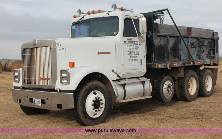 image for item H8388 1987 International F9370 triple axle dump truck