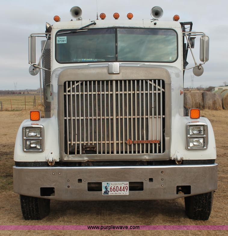 image for item H8388 1987 International F9370 triple axle dump truck