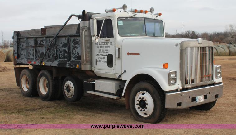 image for item H8388 1987 International F9370 triple axle dump truck