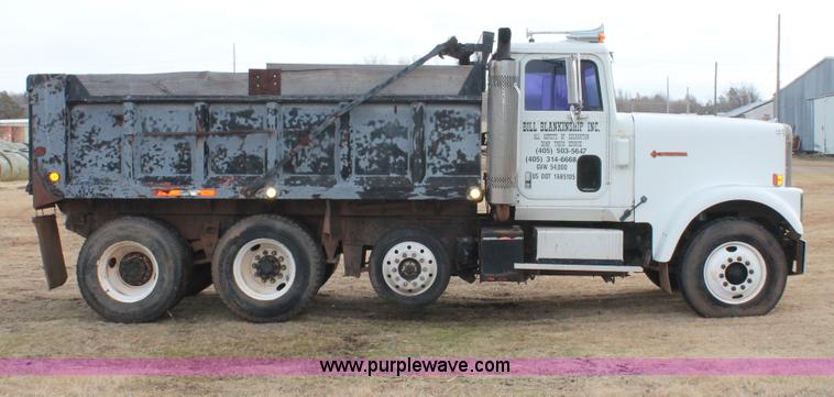 image for item H8388 1987 International F9370 triple axle dump truck