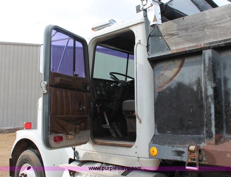 image for item H8388 1987 International F9370 triple axle dump truck