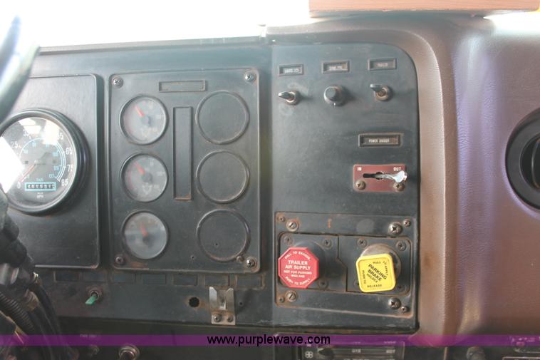 image for item H8388 1987 International F9370 triple axle dump truck