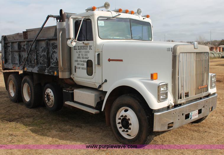image for item H8388 1987 International F9370 triple axle dump truck