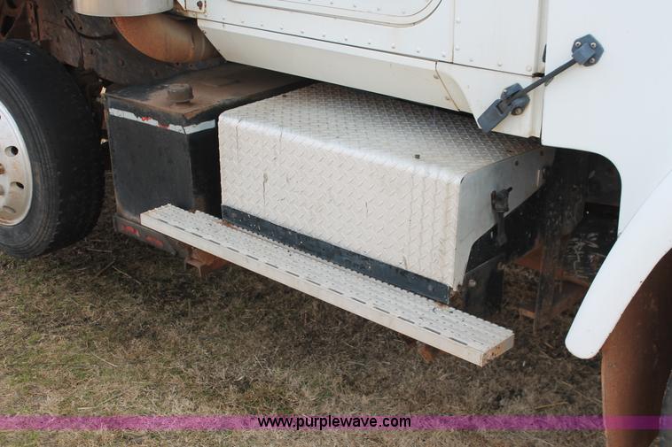 image for item H8388 1987 International F9370 triple axle dump truck