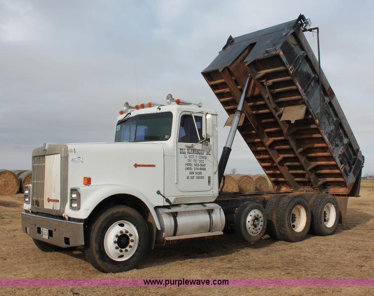 image for item H8388 1987 International F9370 triple axle dump truck