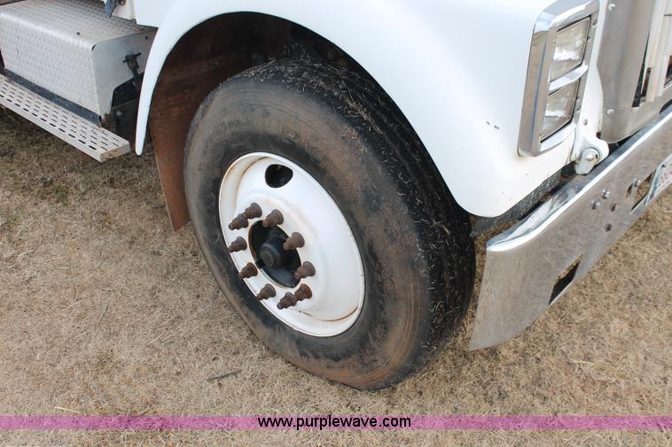 image for item H8388 1987 International F9370 triple axle dump truck