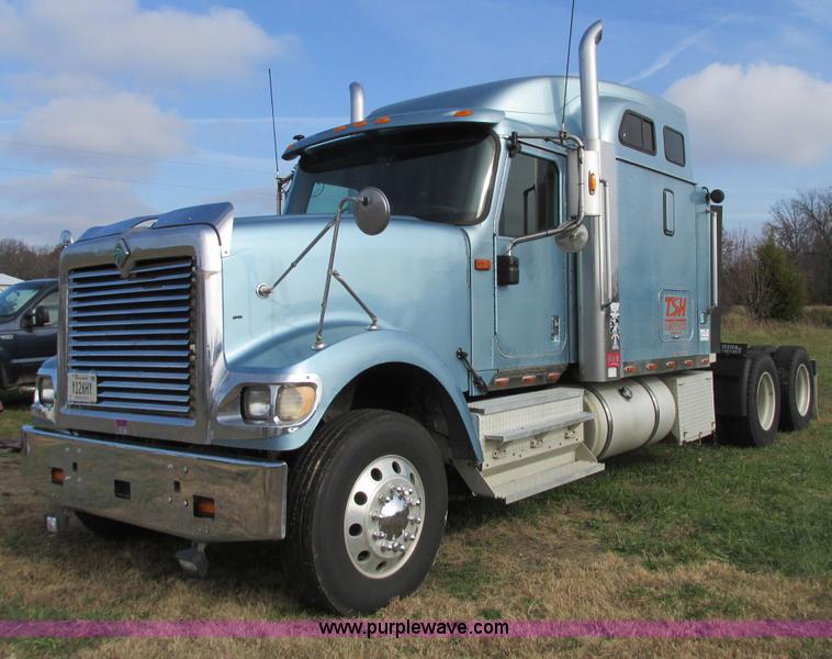 image for item I4959 2000 International 9900i Eagle semi truck