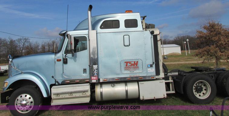 image for item I4959 2000 International 9900i Eagle semi truck